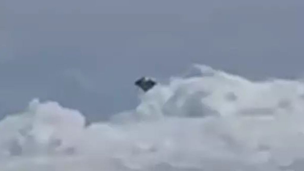 Stunned passengers capture video of 2 ‘identical UFOs’ from different flights with uncanny resemblance to Pentagon clip