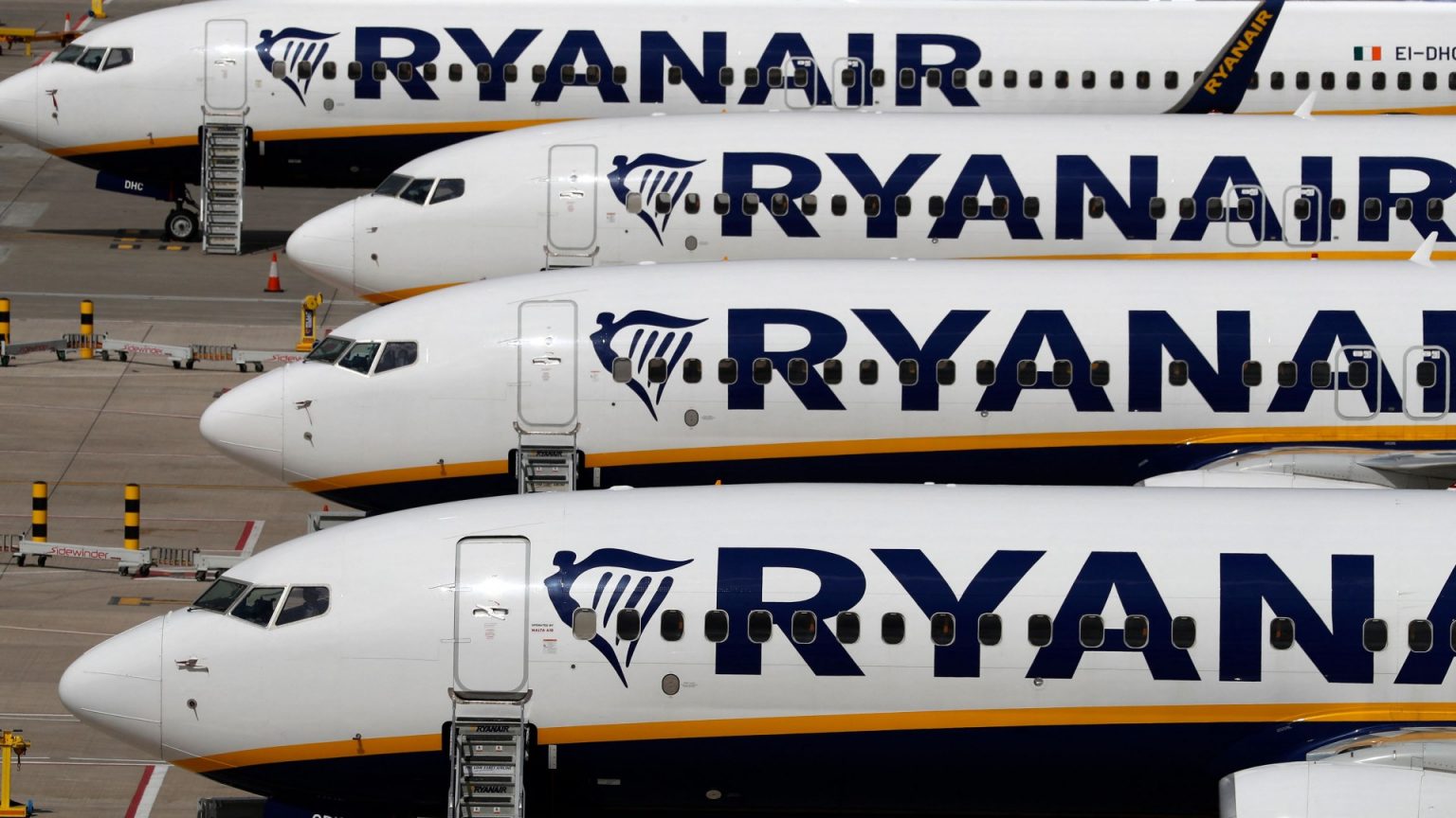 Ryanair jet came within ’20 metres’ of UFO AT 4,000ft, police logs reveal
