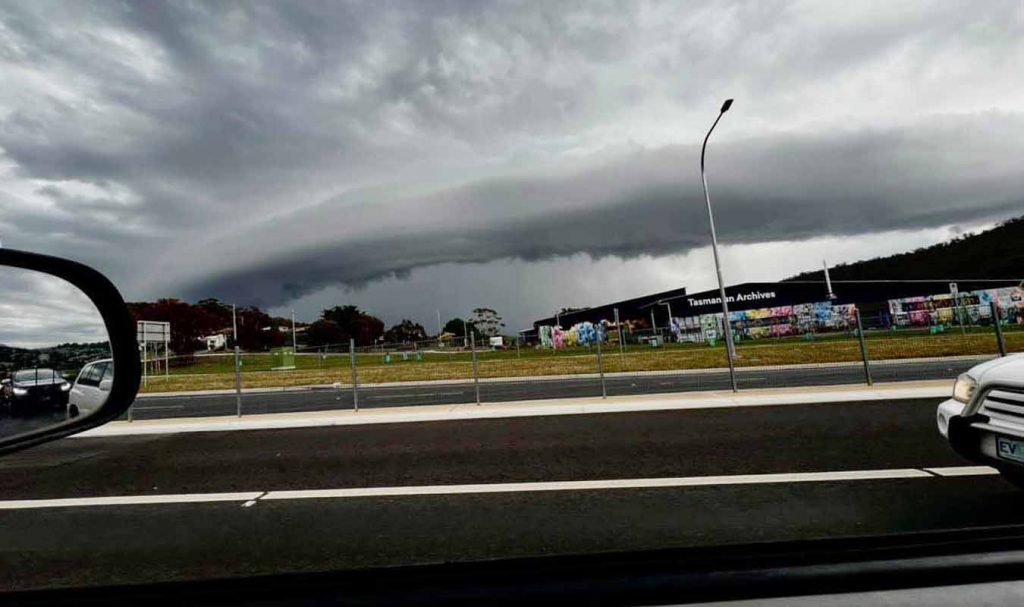 “Rare” UFO shaped cloud appears over Tasmanian city