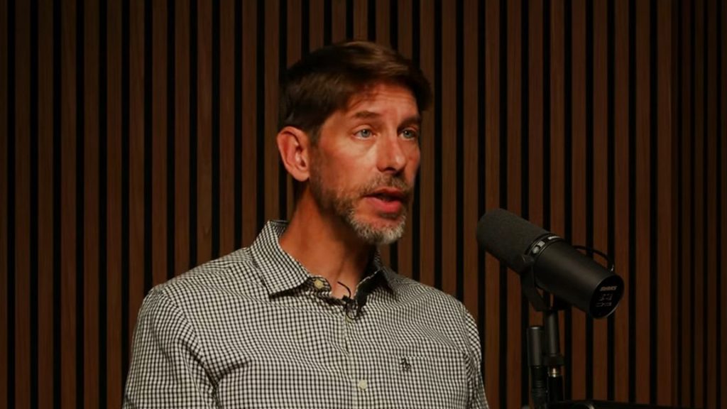 Military vet reveals night-vision UFO sighting that had ‘spheres whipping around in it’ as he warns they’re ‘all over’