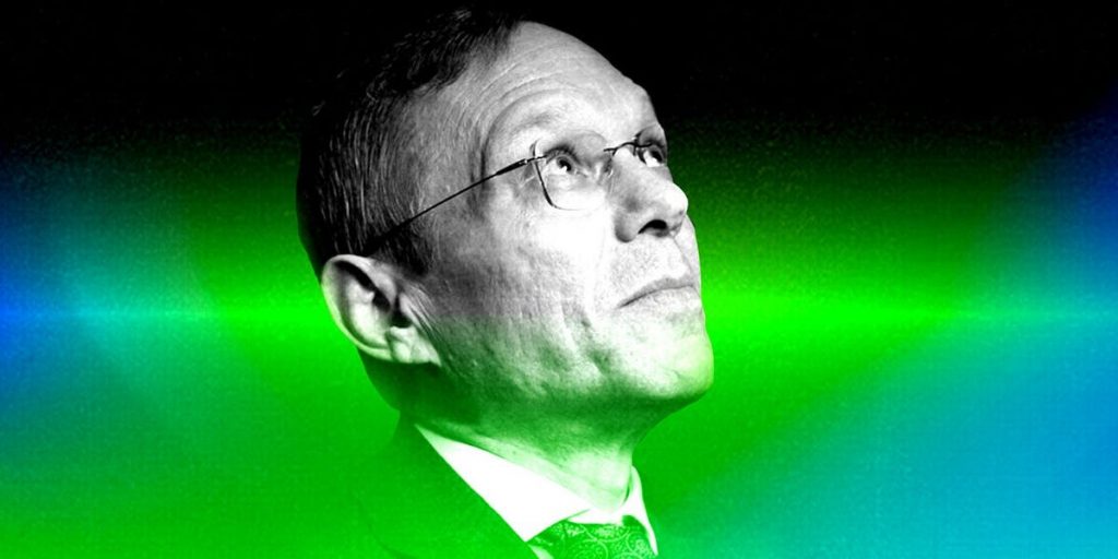 Billionaire-Backed Harvard Prof Says Science Should Take UFOs Seriously