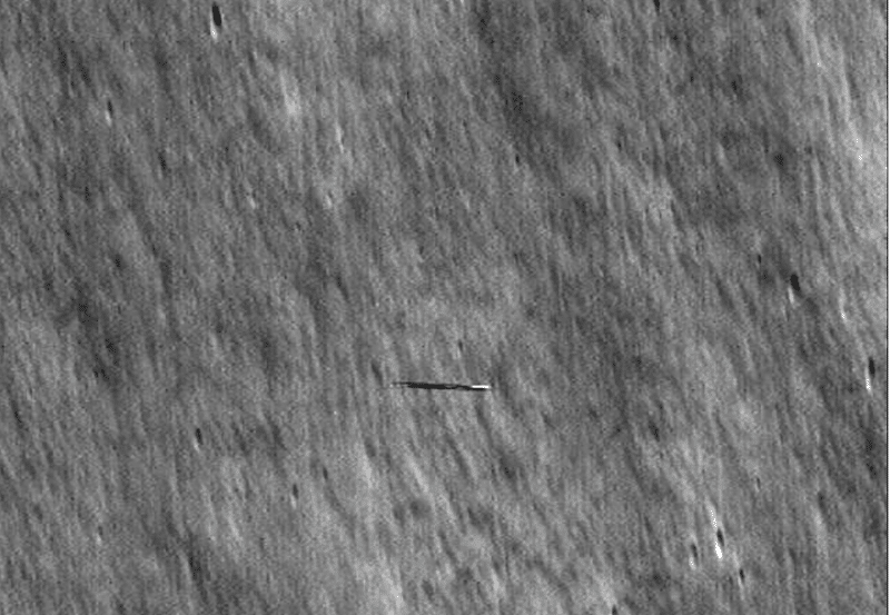 Armchair astronomers rub eyes in disbelief as “surfboard-shaped UFO” captured zooming through space!