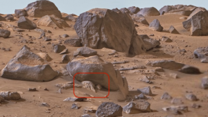 Strange Mars anomalies point to ancient and current life on the planet