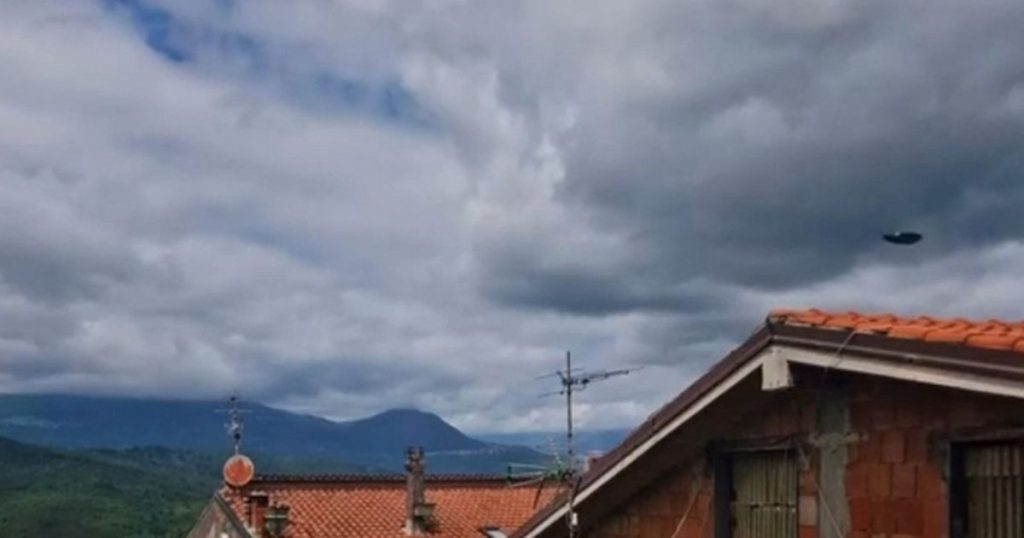 ‘UFO’ captured hovering in the sky as mysterious black object caught on camera