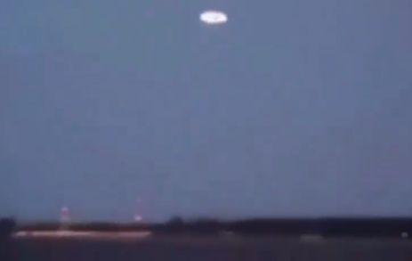 Alleged UAP seen moving in 2 minute video