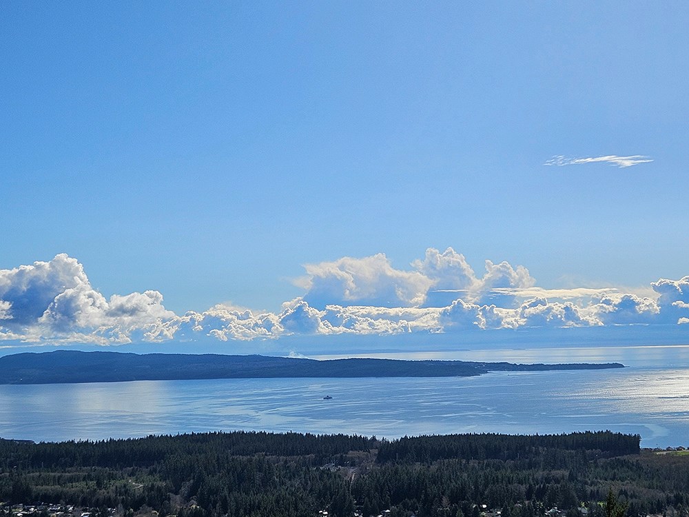 25 years ago in the Peak: Puzzling lights over Texada Island