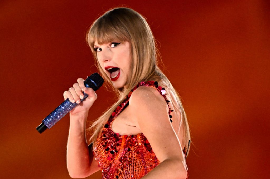 The Internet Can’t Handle Taylor Swift’s Alien Abduction Optical Illusion