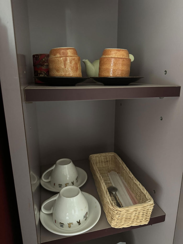 Horse Statues, Clown Tanks And UFO Beds Are Part Of This Mysterious Abandoned Love Hotel In Japan Horse Statues, Clown Tanks And UFO Beds Are Part Of This Mysterious Abandoned Love Hotel In Japan