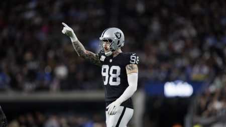 Maxx Crosby: Raiders saw a UFO on flight back from Miami