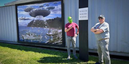 Uh oh…that mysterious obelisk has returned, suddenly appears at Maury Island Incident mural in Des Moines