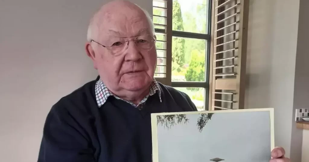 'Clearest UFO photo ever of creepy spaceship chased by fighter jet' uncovered