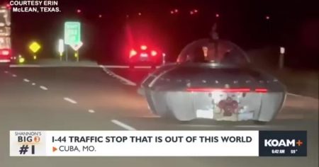 Live UFO alien car traveling through Mo-Ok-Tx | Video