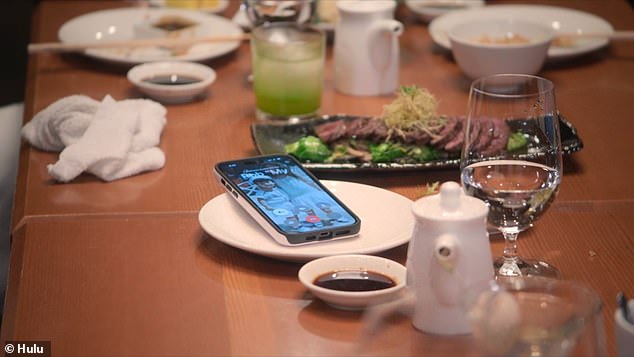 Khloe calls her brother Rob and ask his take on the Miami mall aliens, as Rob says, ‘I just don’t force people to believe what’s actually happening.’