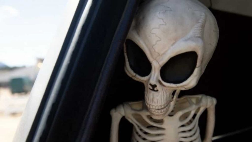 Is Vatican hiding alien secrets? Expert claims Pope knew about UFO that crashed in 1933