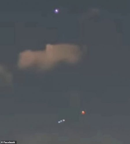 Robertstown, SA: Is that a UFO? Astonishing moment mysterious flickering lights appear in the sky