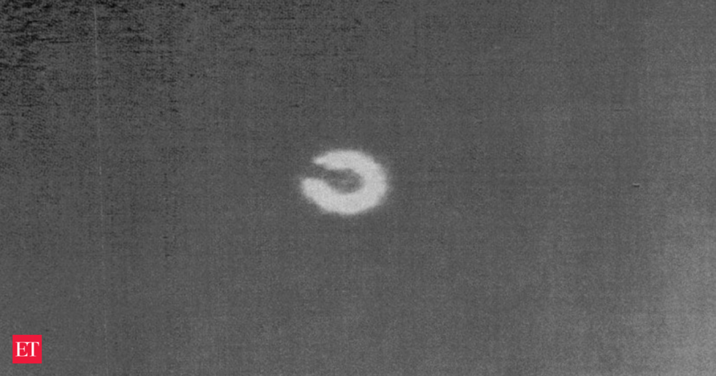 New image captures UFO over Canada moments before US air force fighter jet shoots it down