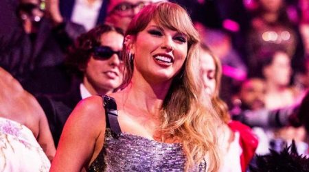 Taylor Swift references ‘down bad’ with UFO dress at VMAs
