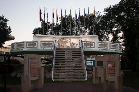 Alberta UFO landing pad tourist site includes alien selfies