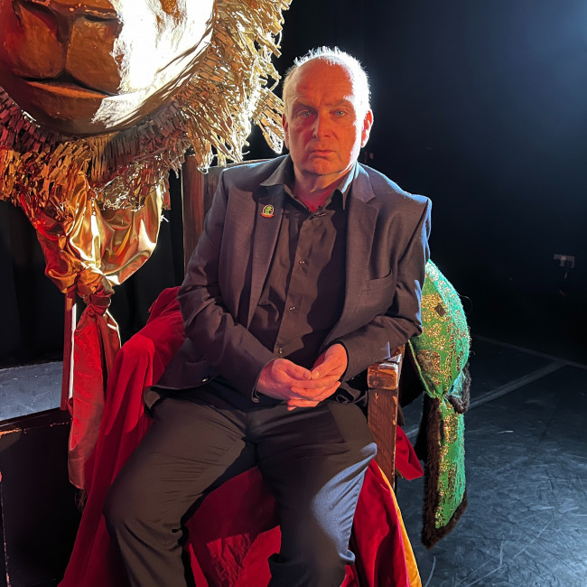 Queen Elizabeth sent advisors to study crop circles