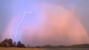 Weird sky phenomenon: Lightning bounces off a mysterious dome over Australia?