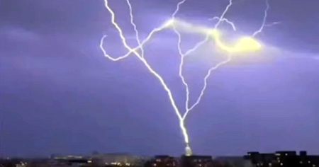 Omen or coincidence? Lightning strikes Washington and New York City landmarks on New Year’s Eve