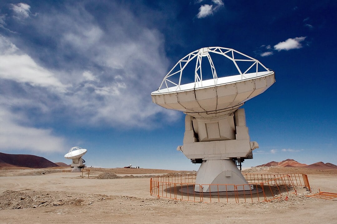 Two of the Atacama Large Millimetre/sub-millimetre Array (ALMA) 12 metre antennae (Credit : Iztok Bončina/ESO)