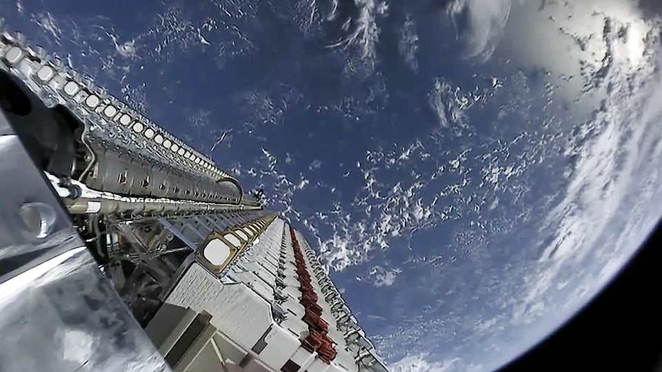 Starlink satellites waiting to be deployed into Earth orbit (Credit : SpaceX)