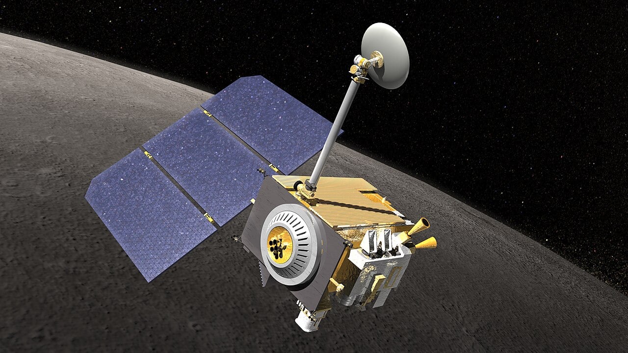 Artist concept of NASA's Lunar Reconnaissance Orbiter (Credit : NASA)
